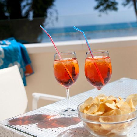 Marina Beach Suite Hotel Rimini Bagian luar foto