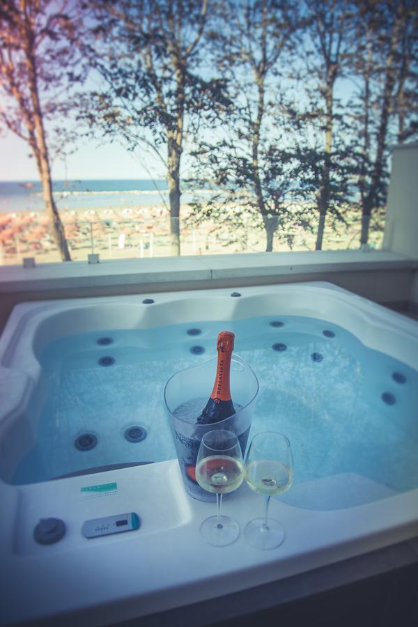 Marina Beach Suite Hotel Rimini Bagian luar foto